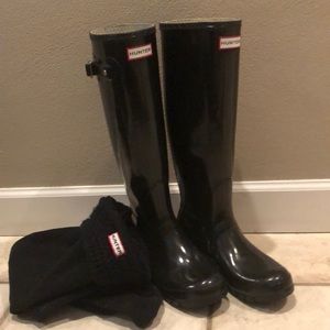 Hunter tall gloss rain boots w/ sweater inserts